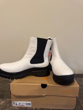Merrell White Chelsea Lug-Sole Ankle Boots with Black Panels
